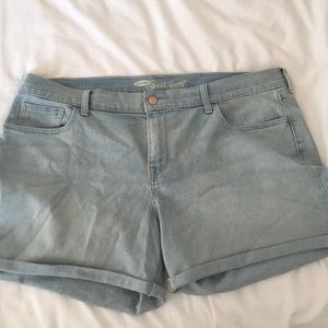 LIGHT BLUE WASH DENIUM SHORTS OLD NAVY